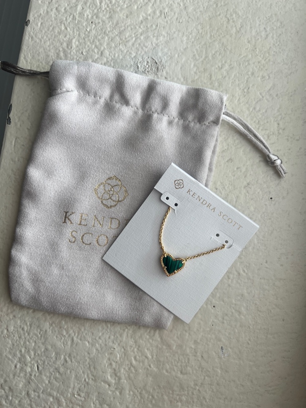 Kendra Scott Gold Chain Necklace with Emerald Green Heart Pendant